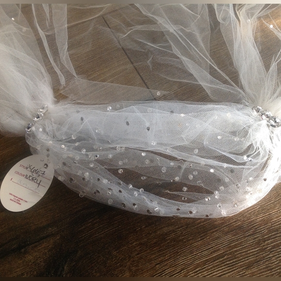 Wedding Dress and veil - Picture 6 of 11